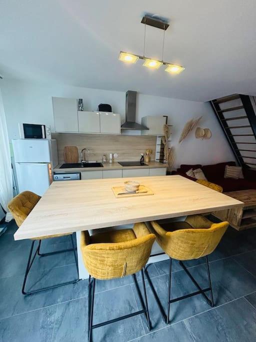 Appartement En Petite Camargue Saint-Laurent-dʼAigouze Exteriör bild